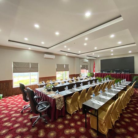 Vega Prime Hotel & Convention Sorong Extérieur photo