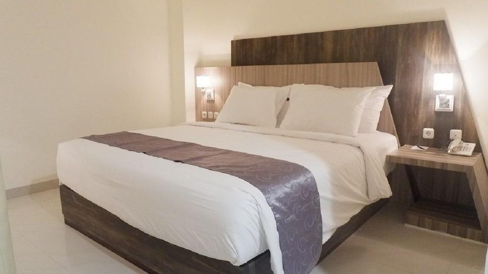 Vega Prime Hotel & Convention Sorong Extérieur photo