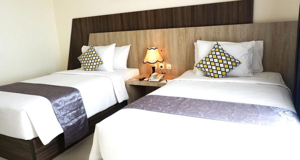 Vega Prime Hotel & Convention Sorong Extérieur photo
