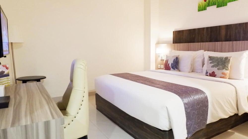 Vega Prime Hotel & Convention Sorong Extérieur photo