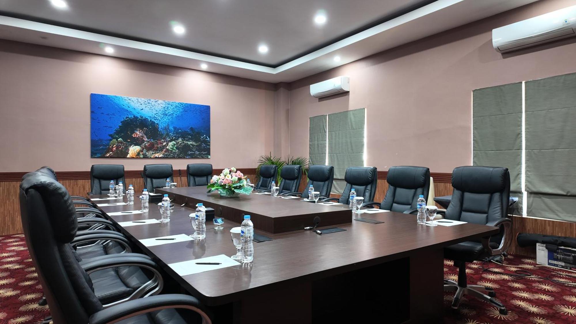 Vega Prime Hotel & Convention Sorong Extérieur photo