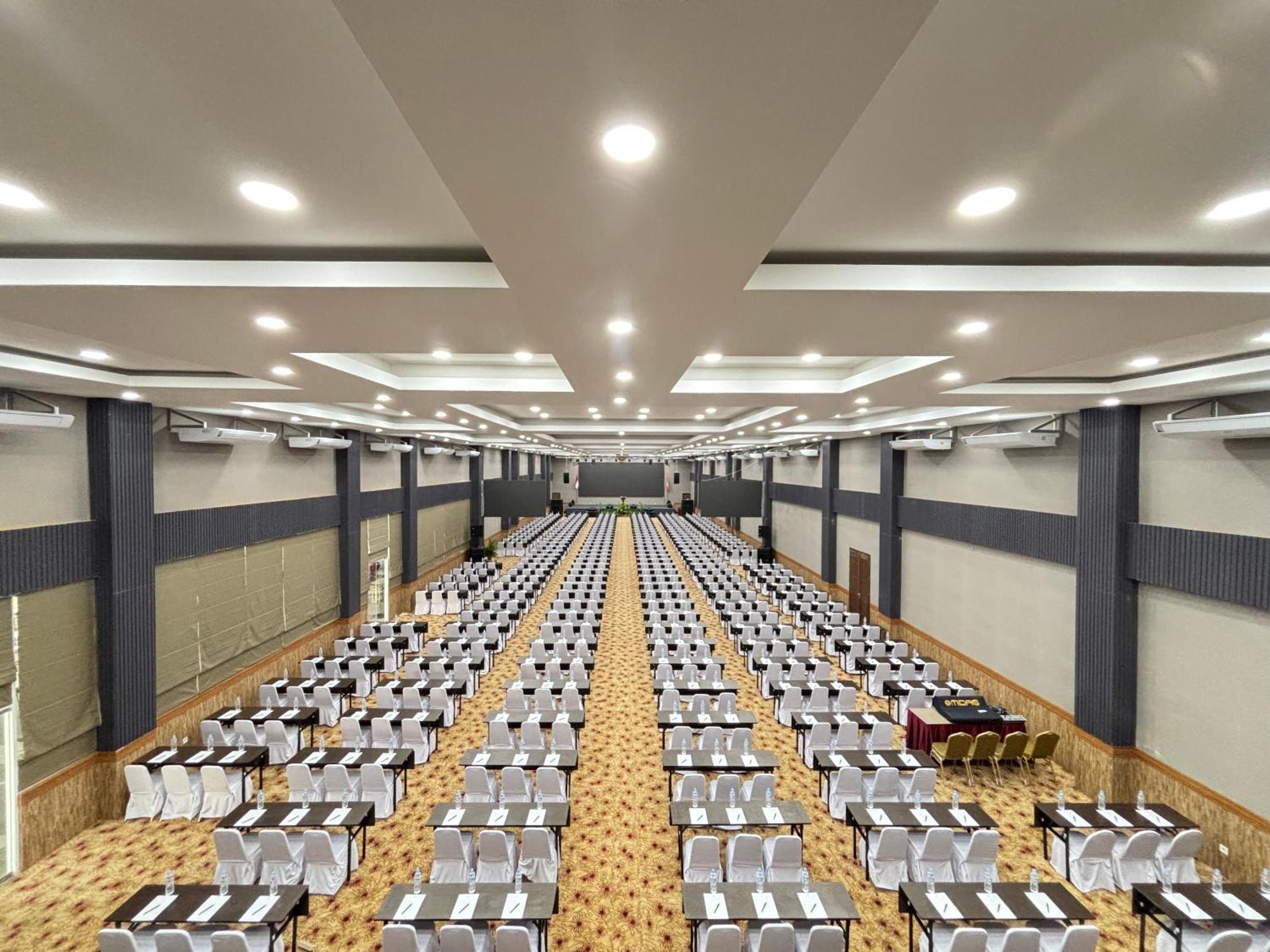 Vega Prime Hotel & Convention Sorong Extérieur photo