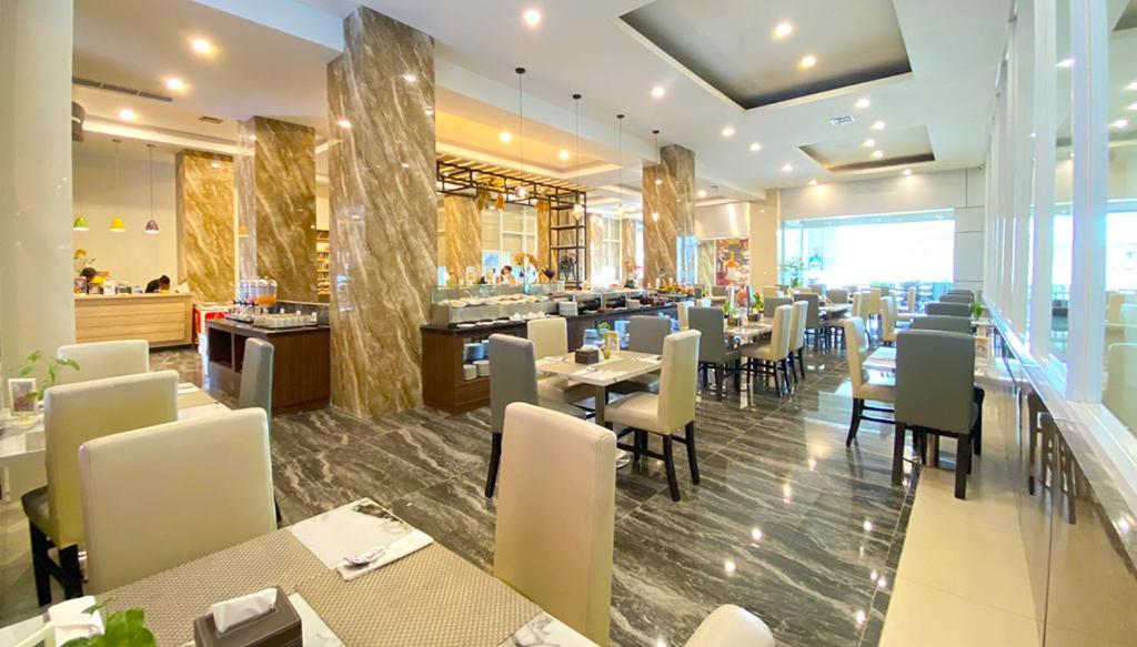 Vega Prime Hotel & Convention Sorong Extérieur photo