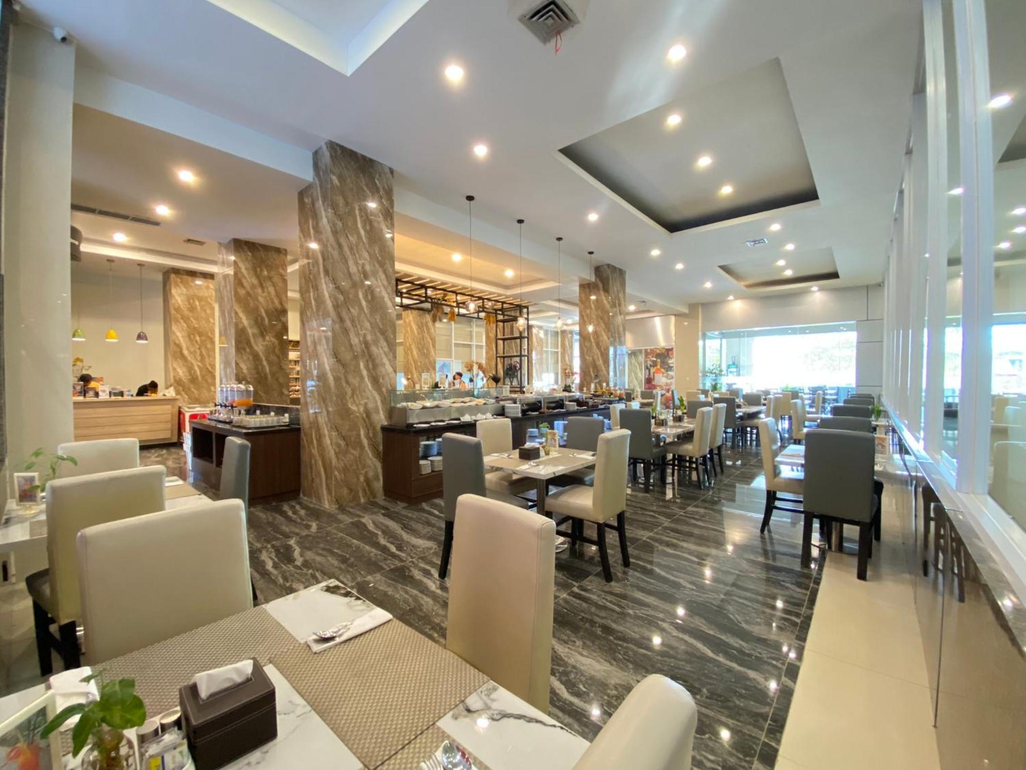 Vega Prime Hotel & Convention Sorong Extérieur photo