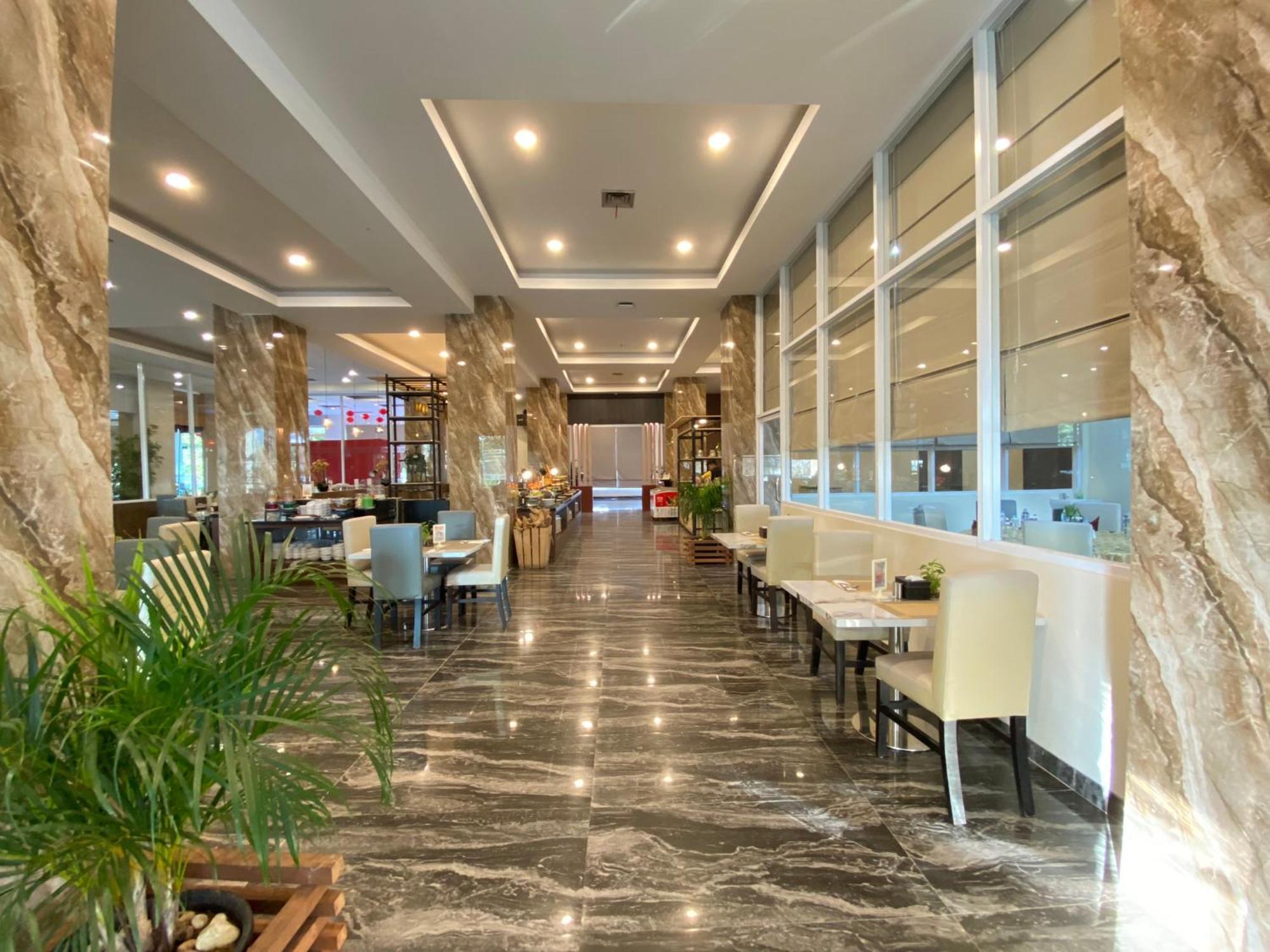 Vega Prime Hotel & Convention Sorong Extérieur photo