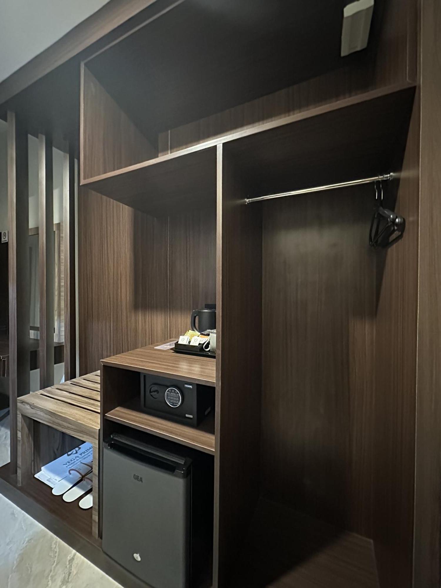 Vega Prime Hotel & Convention Sorong Extérieur photo