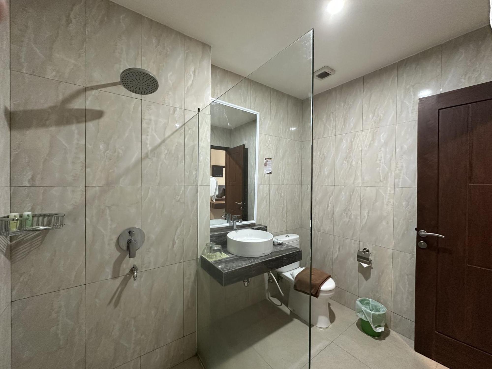 Vega Prime Hotel & Convention Sorong Extérieur photo